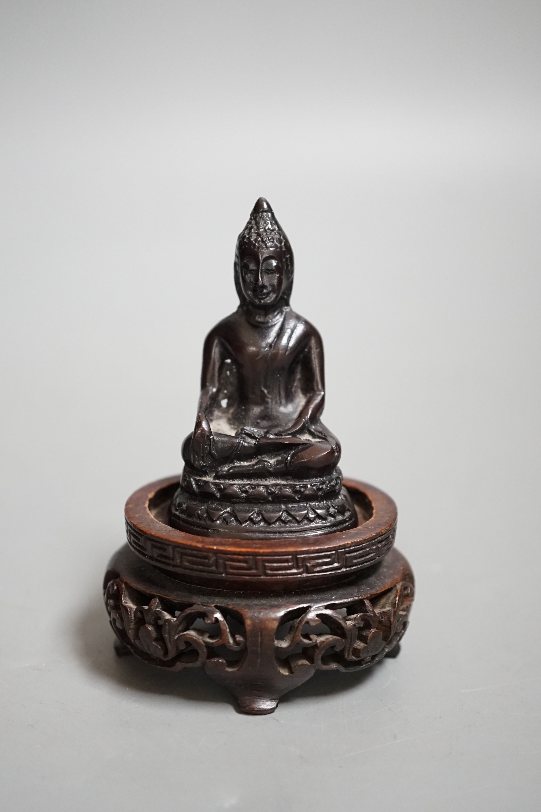 A Chinese resin snuff bottle, a resin Buddha on stand and a resin netsuke